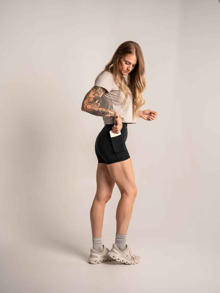 Women's Debut 4-Inch Short – Black