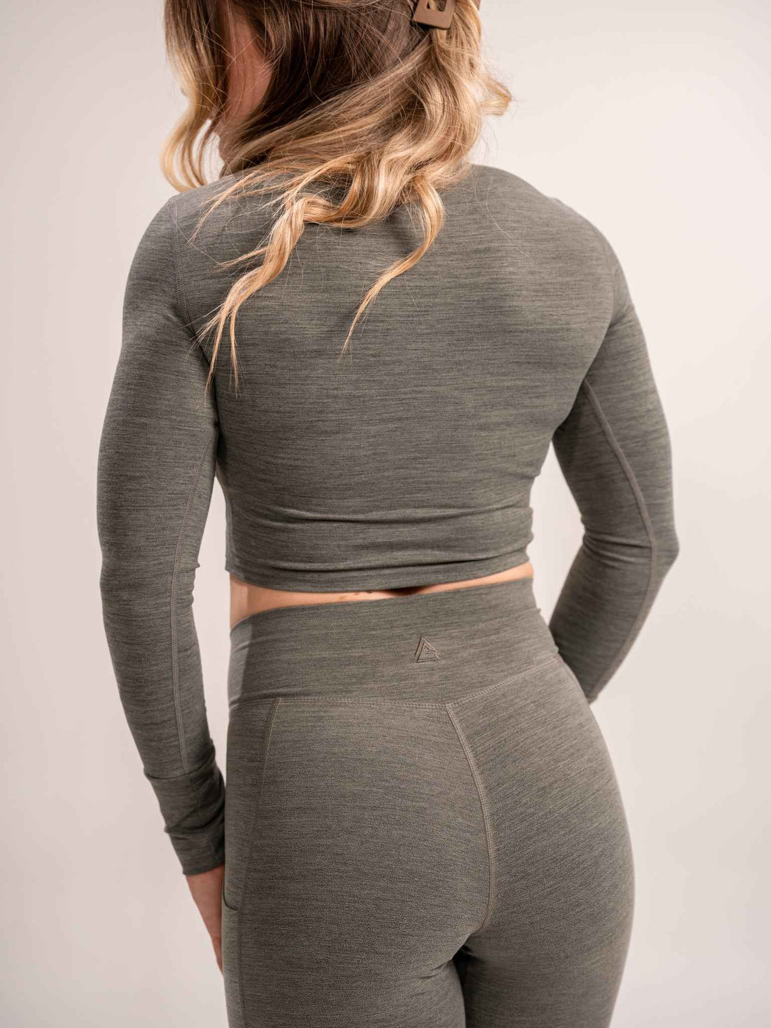 Women's Debut Crop Long Sleeve – Ivy